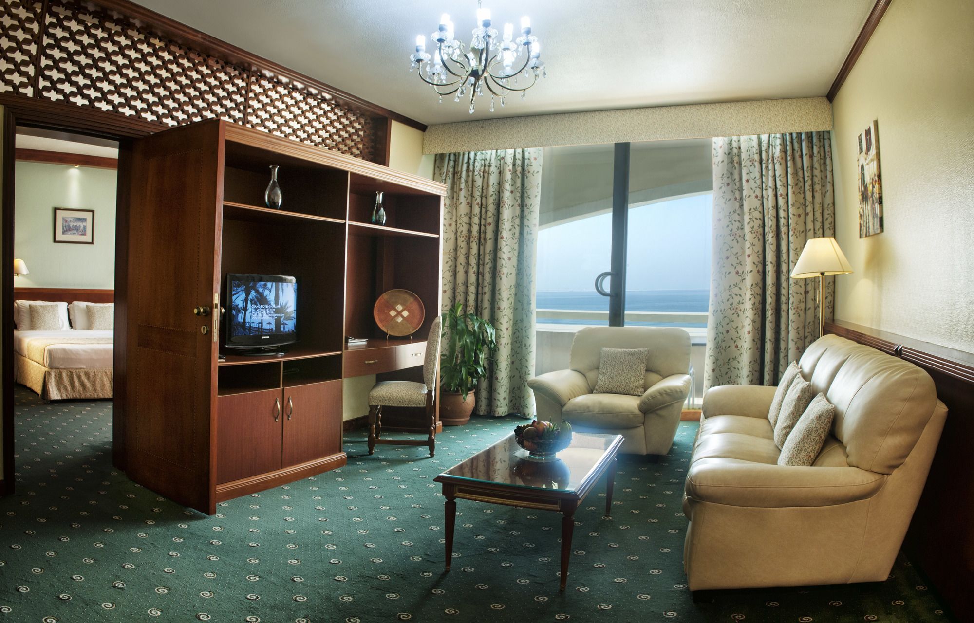 Occidental Sharjah Grand Hotel Екстериор снимка